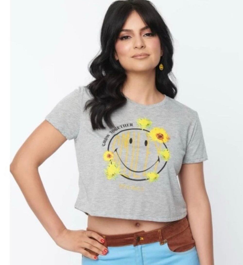 Unique Vintage x Smiley Grow Together Graphic Tee Shirt M NWT